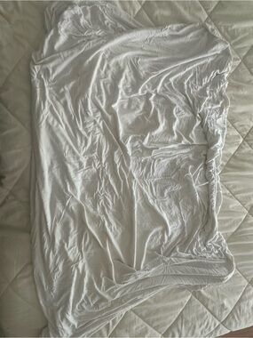 White Kyte Baby Crib sheet